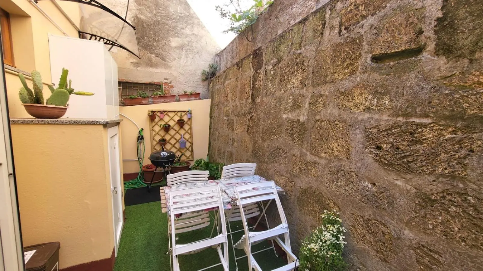 Itiseasy Cuglieri 1 E 2 Private Apartments Italy